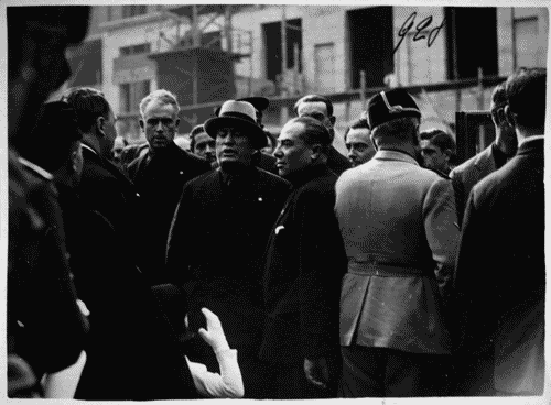 Image for Visita di Mussolini ai lavori della costruzione del Palazzo dell'Arte
