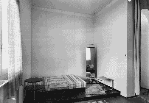 Image for V Triennale - Mostra dell'abitazione - Casa di campagna per uomo di studio di Luigi Moretti, Mario Paniconi, Giulio Pediconi, Mosè Tuffaroli Luciano e Igino Zanda - Camera da letto