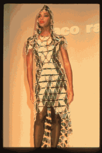 Image for Tra moda e design, linea infinita - Abito con strascico di Paco Rabanne