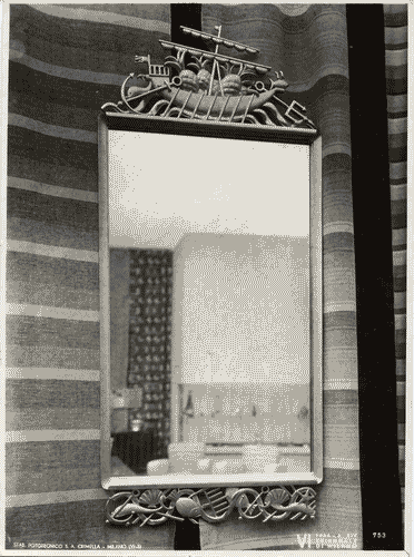 Image for VI Triennale - Sezione dell'E.N.A.P.I. - Mobili di legno - Specchiera con cornice in legno intagliato e dorato