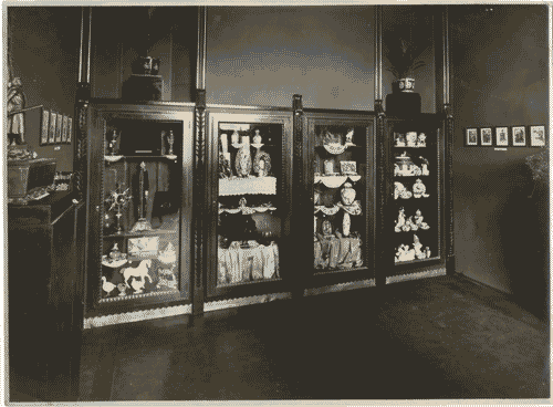 Image for III Biennale - Sezione Ungherese - Vetrine con ceramiche