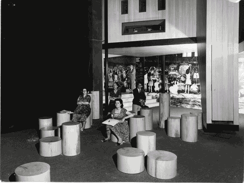 Image for XII Triennale - Sezione della Svizzera - Spettatori durante la proiezione di filmati sul tema della scuola