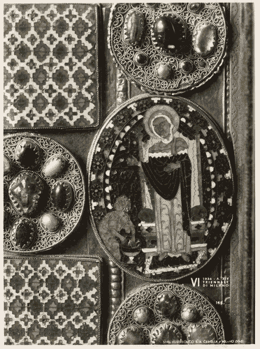 Image for VI Triennale - Mostra dell'antica oreficeria italiana - Vetrina II. Grande vetrina centrale con opere scelte di oreficeria sacra - Coperta d'Evangelario cosidetta "pace"