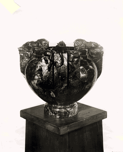 Image for Vaso in diasprite nella sala da studio