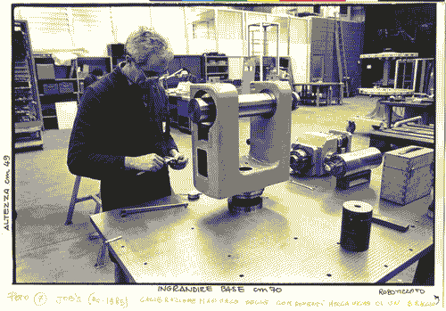 Image for Il luogo del lavoro - Il presente possibile e da pretendere - Il fascino delle possibili occupazioni - Montaggio di un braccio robotizzato alla Jobsdi Piacenza