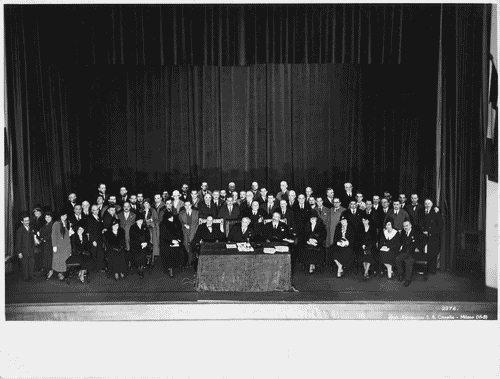 Image for V Triennale - Teatro dell'Arte - Foto di gruppo