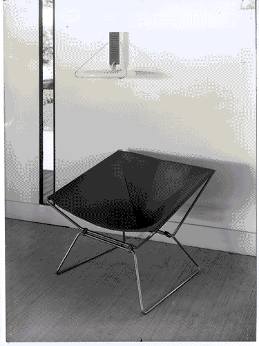 Image for XI Triennale - Parco Sempione - Mostra internazionale dell'abitazione - Catalogo-Rassegna di elementi singoli di arredamento - Poltroncina in cuoio di Pierre Paulin