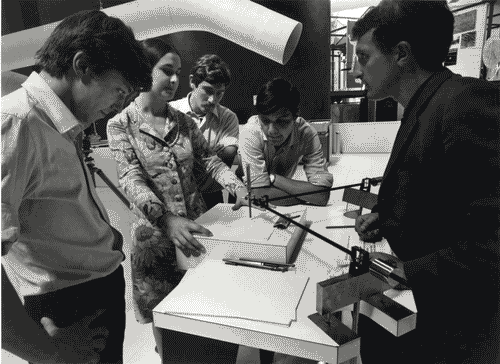 Image for XIV Triennale - Mostra del grande numero - Introduzione - Rassegna del prodotto individuale ad alto livello tecnologico - Harmonograph, macchina sperimentale per lo studio delle oscillazioni sovrapposte