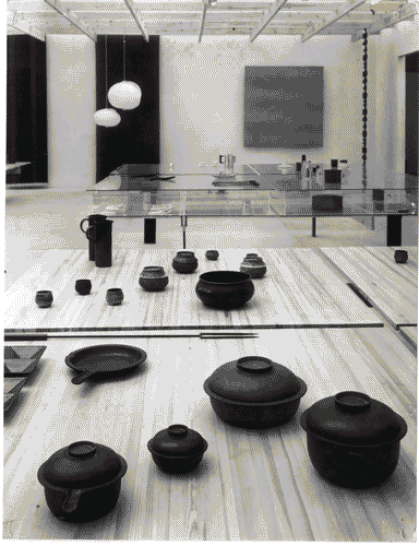 Image for XI Triennale - Sezione della Finlandia - Timo Sarpaneva - In primo piano pentole in ceramica