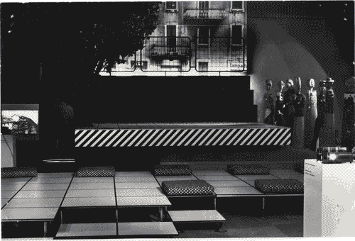 Image for XV Triennale - Sezione italiana. Lo spazio vuoto dell'habitat - Recupero dello spazio urbano - Donne alte di Rod Dudley