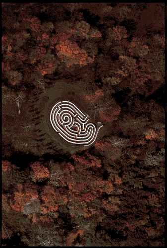 Image for XVIII Triennale - Palazzo dell'Arte - Mostra fotografica Una nuova rappresentazione della geografia. La prospettiva a volo d'uccello di Georg Gerster - Arkville, Stato di New York. Labirinto di Michael Ayrton