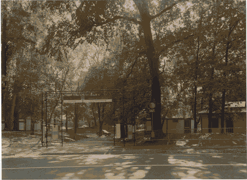 Image for Abitazioni per l'emergenza - Ingresso alla mostra nel parco Sempione