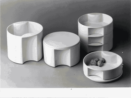 Image for XV Triennale - Sezione italiana. Lo spazio vuoto dell'habitat - Servizio di contenitori in ceramica smaltata "Quasitondo" di Ambrogio Pozzi