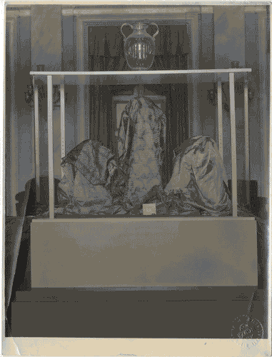 Image for Vetrina con sete della S.A. Ravasi