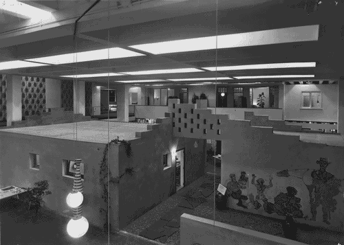 Image for X Triennale - Mostra della casa - Alloggio UNRRA-CASAS - Cortile - Luigi Piccinato - Francesco Gnecchi Ruscone - Giovanna Pericoli