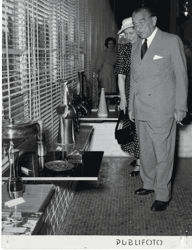 Image for X Triennale - Visita dell'on. Cesare Merzagora, Presidente del Senato - Fernanda Wittgens