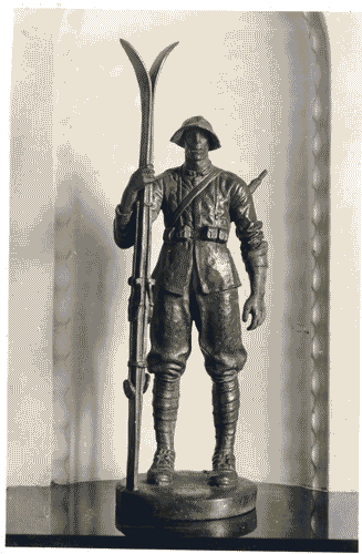 Image for III Biennale - Sezione ligure - Sala di consiglio di una società sportiva di Mario Labò - Statuetta in bronzo "Alpino con gli sky" di Eugenio Baroni
