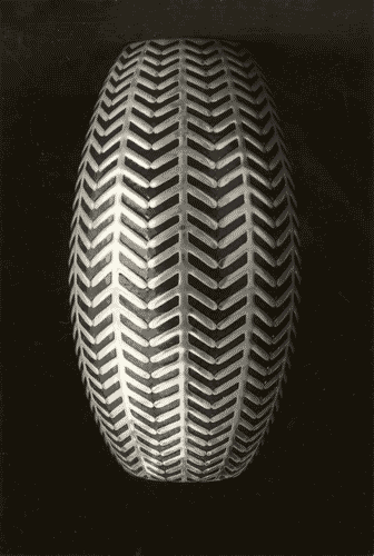 Image for V Triennale - Arti decorative e industriali - Sala dell'E.N.A.P.I. - Ceramica - Vaso in ceramica di Anselmo Bucci